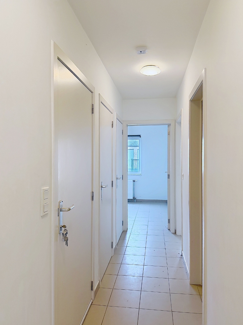 Gelijkvloers appartement met 2 slaapkamers en tuin - foto 4