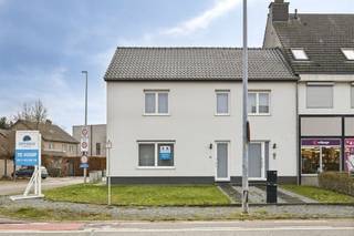 TE KOOP: gelijkvloers appartement met 2 slaapkamers.Welkom in dit volledig gerenoveerde gelijkvloers appartement, gelegen in de O.L.Vrouwstraat te...