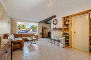  Instapklare gezinswoning met 3 slaapkamers en garage Dit betreft een ruime halfopen bebouwing in goede staat gelegen op een rustige locatie in de...