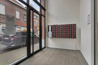 Studentenkamer gelegen in een gezellige studentenresidentie op toplocatie. Deze kamer is gemeubeld en heeft eigen sanitair (douche en toilet).<br />In het gehuurde goed zijn de volgende (nuts)voorzieningen/diensten aanwezig, dewelke gedeeld worden met de andere bewoners: een ingerichte keuken, ruime living, fietsenberging, tv-aansluiting, centrale verwarming en schoonmaak van de gemeenschappelijke delen. <br /><br />De residentie biedt haar studenten een aangename en comfortabele woonomgeving waar samen studeren en ontspannen centraal staan.<br />De huurprijs bedraagt €650met een provisie van €60 voor de nutsvoorzieningen.<br /><br />Minimum huurtermijn van 1 jaar.