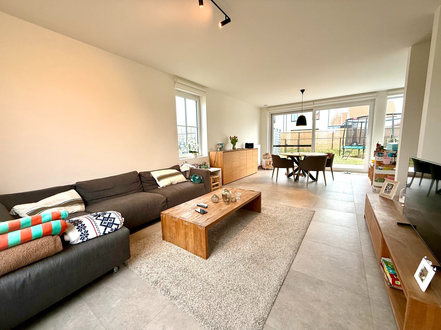 Zeer recente, instapklare woning met 3 slaapkamers en tuin - foto 4