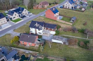 <u><strong>Te renoveren (uitbreidbare) woning (6% btw) of sloop/heropbouw op een rustig gelegen perceel van +- 11are op wandelafstand van het centrum van Diepenbeek!</strong></u><br /><br /><u><strong>TROEVEN: </strong></u><br />- Renovatie mogelijk aan <strong>6% BTW</strong><br />- Optie sloop -heropbouw aan <strong>6% BTW</strong> mogelijk<br />- Registratie aan <strong>2%</strong> indien voldaan aan de voorwaarden<br />- <strong>Eenvoudig om te vormen </strong>naar <strong>EPC D</strong> (klein raampje boven traphal vervangen)<br />- Heel fijne ligging waar je geniet van zowel rust als bereikbaarheid <br />- Op wandelafstand van het centrum, winkels en scholen <br />- Slechts enkele minuten van de E313 <br />- Perceeloppervlakte van +/- 11 aren<br />- Verkaveling van de percelen wordt geregeld door de huidige eigenaar<br />- De linkse woning wordt afgebroken en wordt vervangen door een nieuwbouw woning<br /><br />Welkom op de Boomgaardstraat in Diepenbeek, waar het zalig rusten en wonen is op slechts een steenworp afstand van het charmante dorpscentrum! <br /><br />De woning kan gerenoveerd/uitgebreid worden aan 6% BTW of indien gewenst afgebroken om een nieuwbouw te plaatsen aan 6% BTW indien aan de voorwaarden voldaan zijn.<br /><br />Het gebouw heeft als indeling op het gelijkvloers de centrale inkomhal, een ruime badkamer, een aparte keuken, een woonkamer en een technische ruimte met de cv-installatie en ruimte voor wasmachine en droogkast. Op de verdieping zijn er 2 ruime slaapkamers, een apart toilet en de nachthal. <br /><br />Interesse? Koen informeert u graag over alle mogelijkheden, laat gerust uw gegevens achter indien u een bezoek wenst! <br /> 