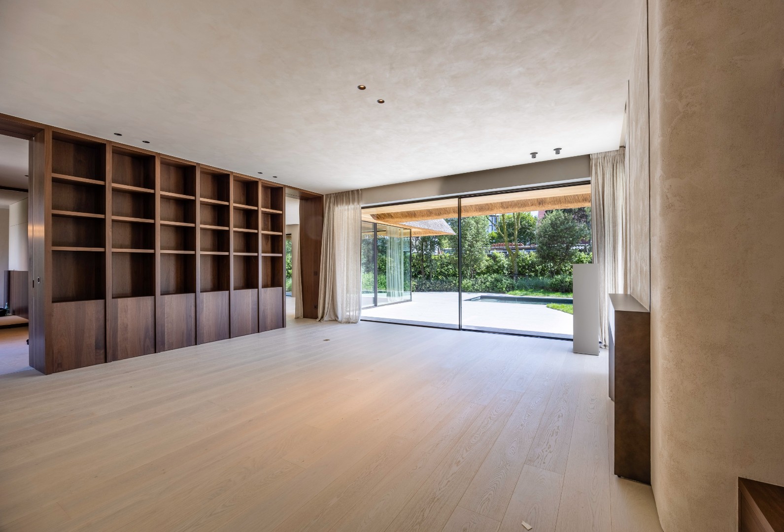 FENOMENALE nieuwbouwvilla afgewerkt met TOP materialen, zwembad en een autolift, gelegen op één van de meest EXCLUSIEVE plaatsen in het ZOUTE. - foto 4