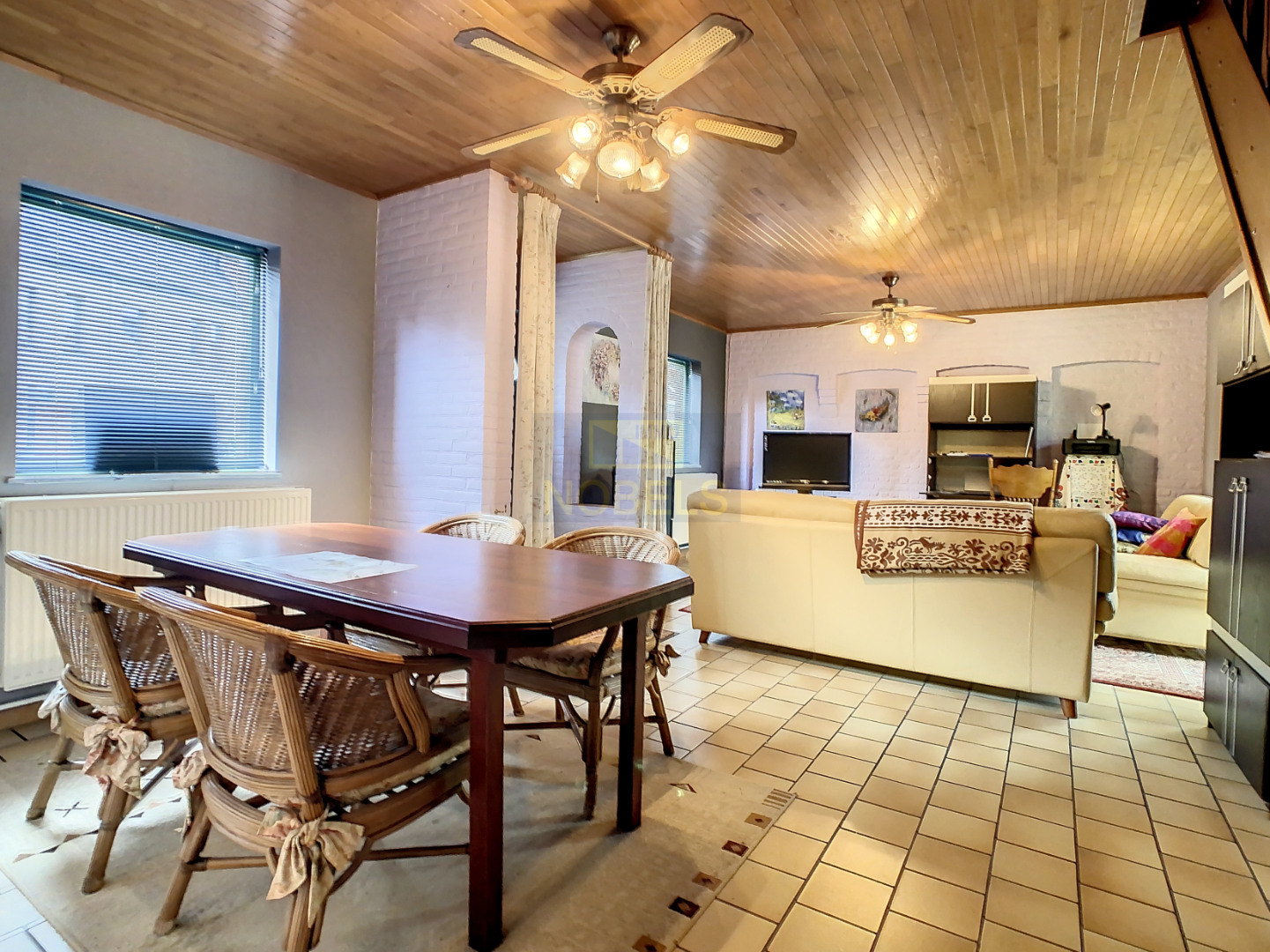 Te koop, charmante halfopen gezinswoning met tuin, garage en carport - foto 5