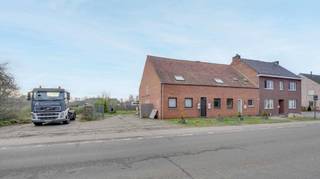 Te Koop: Gebouw met 4 (onvergunde) studio’s – Interessant voor beleggersHuuropbrengst: €1570/maand (volledig verhuurd)Op de grens van Zonhoven en...