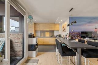 Dit appartement bevindt zich in het bruisende stadscentrum van Roeselare. Het eigendom is centraal gelegen en vlot bereikbaar. Diverse...