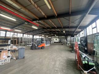 TE HUUR - BEDRIJFSHAL GENKRuime bedrijfshal van 1000m² - gelegen op een strategische locatie aan Woudstraat 15 - nu beschikbaar voor...