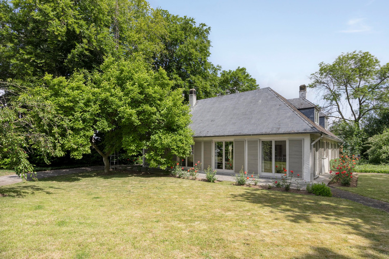 Ruime villa met vijf slaapkamers en tal van mogelijkheden in Zoutleeuw te koop! - foto 3