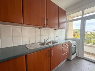 <p><span>one-bedroom apartment with terrace in Antwerp!</span></p><p><span> </span></p><p><span>The apartment is within walking distance of all necessary facilities such as public transport and stores, ...</span></p><p><span> </span></p><p><span>Layout:</span></p><p><span>We enter the apartment on the fifth floor through the common hallway and find ourselves in the entrance hall. The entrance hall has a built-in wardrobe and gives us access to the spacious and bright living room. </span></p><p><span>Then we find the kitchen, which has all the necessary comfort. The kitchen gives access to the first terrace.</span></p><p><span>The apartment has one bedroom, from the bedroom you can access the second, small terrace. </span></p><p><span>The bathroom is equipped with a sink, mirror and a bathtub. </span></p><p><span>Finally, there is a separate toilet, which is convenient for guests. </span></p><p><span> </span></p><p><span>Practical info:</span></p><p><span>-  EPC score: </span><span>196 kWh/(m²/year) LABEL B</span></p><p><span>-  Ready to move in and available immediately </span></p><p><span>-  Common costs: €150 (heating, water, utilities, maintenance of common parts)</span></p><p><span>-  Rent guarantee: 3 months rent</span></p><p><span>- Site description €225 per lot</span></p><p><span> </span></p><p><span>!!! NEW: FROM NOW ON SCHEDULE YOUR APPOINTMENT YOURSELF VIA OUR ONLINE MODULE!!! </span></p><p><span>Surf to the relevant property on our website <span>www.habicom.be</span></span><span> and then click on the pink button</span><span> 'PLAN A VISIT'</span><span>.</span></p><p><span> </span></p><p><span> </span></p>