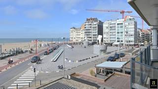Appartement moderne et spacieux avec vue mer frontale, situé sur la Rubensplein, avec terrasse orientée au sud. La propriété a été...