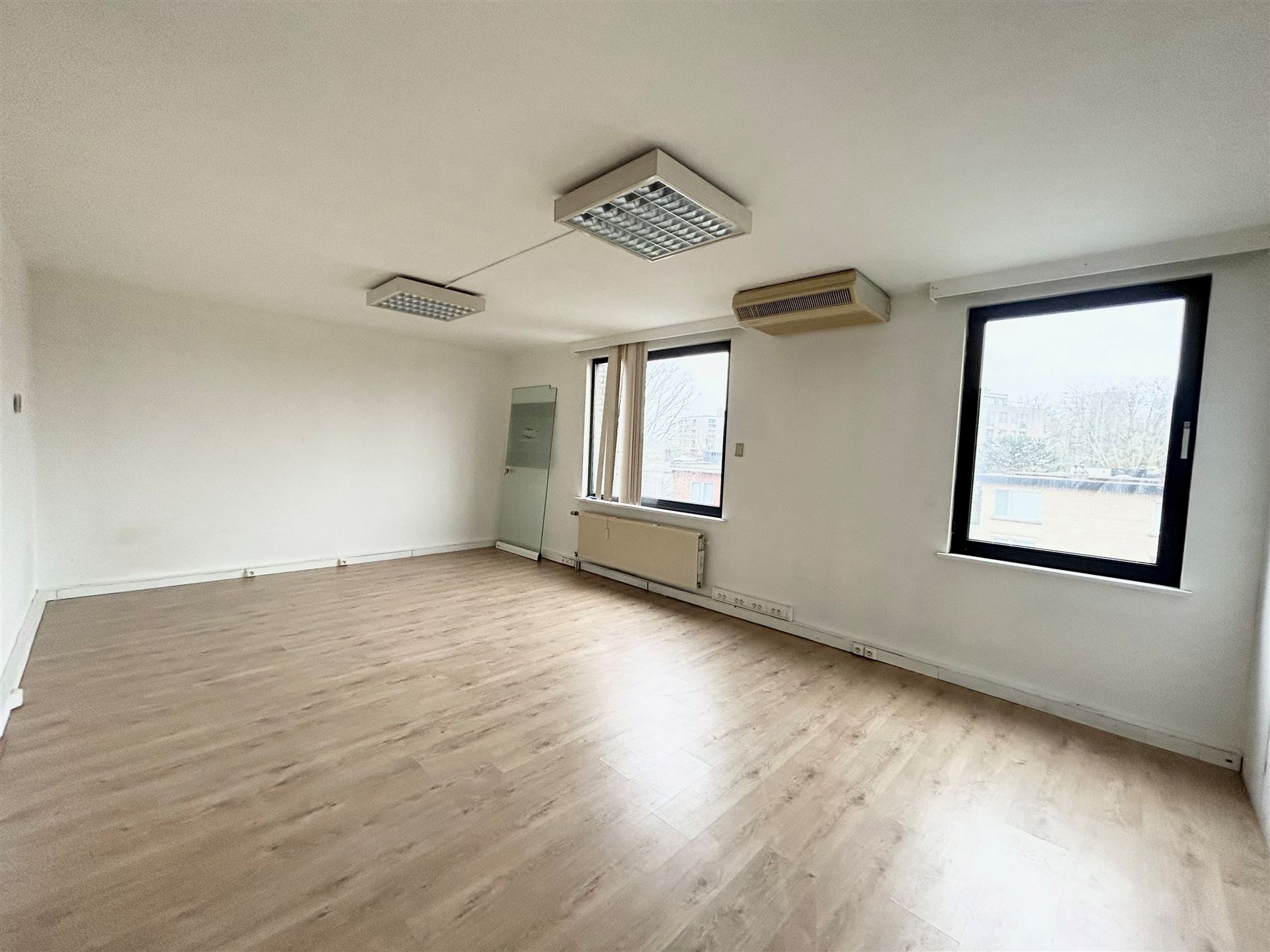 RUIM KANTOOR OP TOPLOCATIE – 162m² – BISCHOPPENHOFLAAN, DEURNE - foto 4