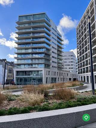 Dit appartement bestaat uit: living - keuken - ruim terras - nachthal - berging/wasplaats - toilet - badkamer - 2 slaapkamers. <br /><br />Huurprijs 1075 €/mnd (exclusief 50 €/mnd syndickosten)<br />Onmiddellijk beschikbaar.<br />EPC-Label B.<br /><br />Er is een mogelijkheid om dit appartement gemeubeld te huren.