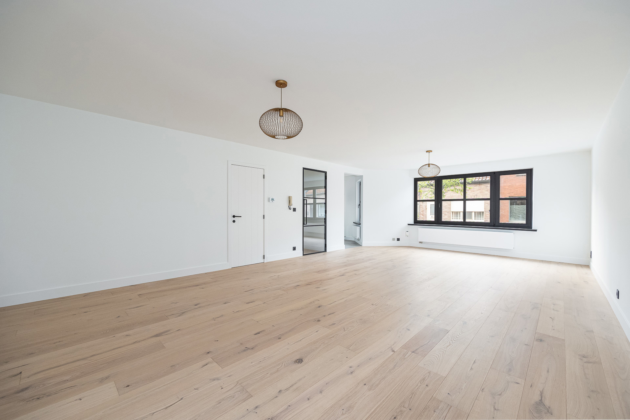 Gelijkvloers appartement met 2 slaapkamers en garage. - foto 2