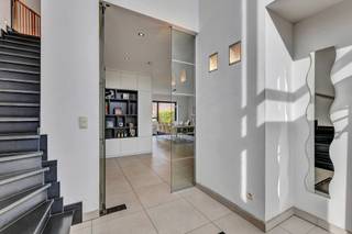 Voor meer info of een bezoek, bel 054 69 39 37 - UNIEKE AANBIEDING - Topo-Immo biedt met trots deze landelijk gelegen villa aan. Deze...