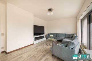 Dit op te frissen 2 slaapkamer appartement bevindt zich op de grens tussen Borgerhout & Deurne- aan de overkant van het Rivierenhof. Het betreft...