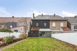 Ruim halfopen huis te koop in de Meenseweg 87 in Ieper. Deze instapklare woning te koop is gelegen op een mooi perceel van 475 m² nabij het...