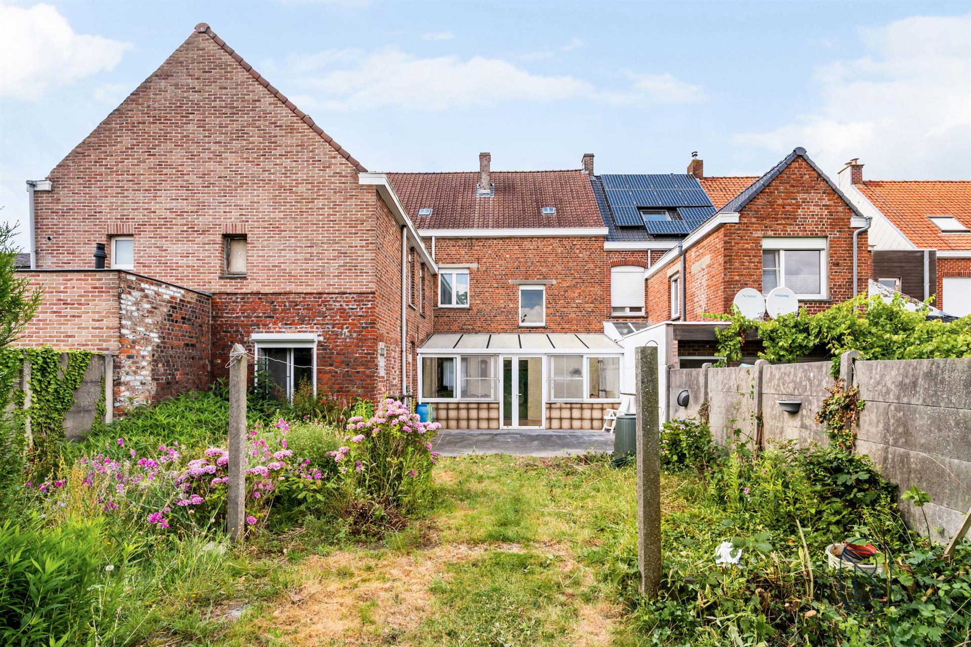 Gezinswoning met 6 slpk, ruime tuin en atelier in Wevelgem - foto 2