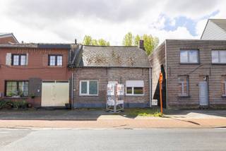 Te renoveren starterswoning met o.a. 3 slaapkamers vlakbij het centrum van Nijlen.Indeling GLV: inkomhal; woonkamer met open; keuken; badkamer en 2...