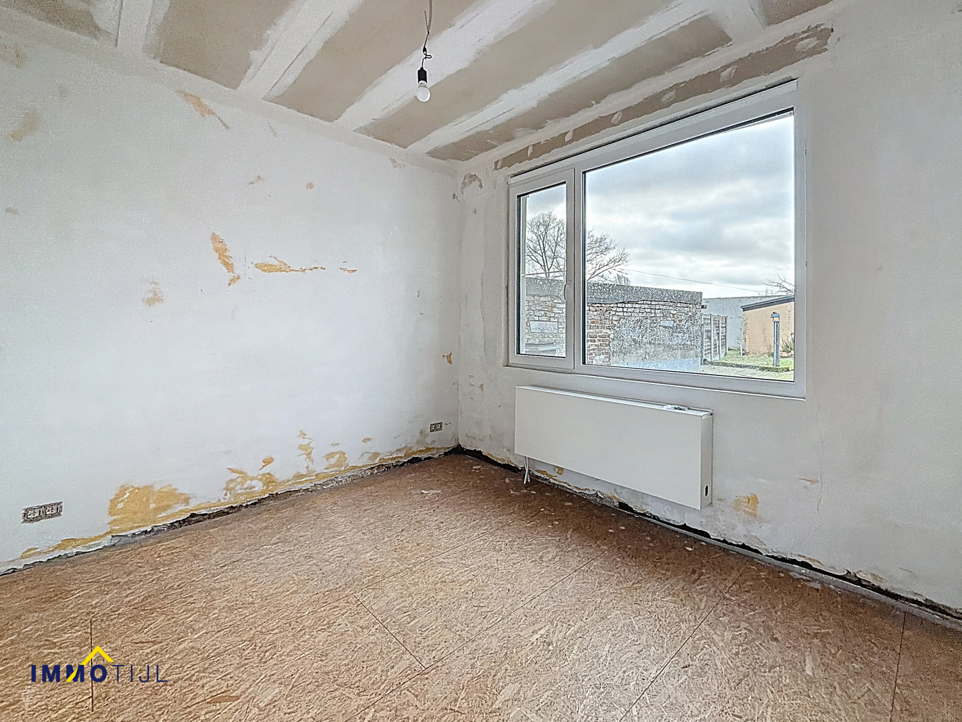 Halfopen bebouwing met garage en tuin in rustige straat! - foto 4