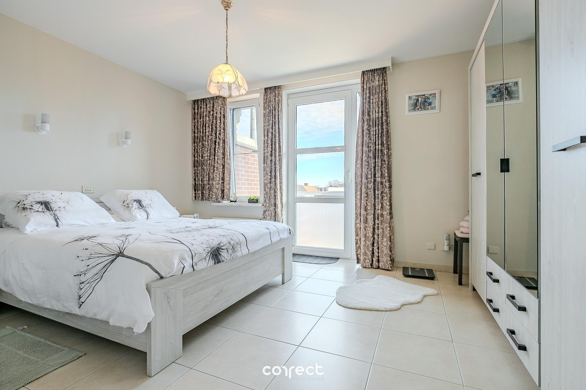 Centraal gelegen appartement met zicht op de markt van Torhout. - foto 5