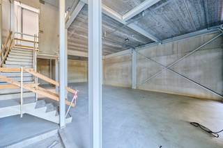 <p>KMO-unit te koop Genk - BEDRIJVENPARK KOMPELLAAN<br /><br />Bedrijvenpark Kompellaan: 21 moderne KMO-units langsheen de Kompellaan in Genk. Dit complex biedt kleine en middelgrote ondernemingen de perfecte plek om te starten, groeien en te innoveren. De unit 15 heeft een totaaloppervlakte van 572m² en beschikt over 4 parkeerplaatsen. De unit wordt casco opgeleverd.<br /><br />KMO-Unit 15<br />- oppervlakte: 200m² gelijkvloers &amp; 183m² 1e verdieping (21m² terras) &amp; 189m² 2e verdieping (9m² terras)<br />- staalstructuur met geïsoleerde wanden en dak<br />- sectionaalpoort 4mbr x 4,2m<br />- 4 privatieve parkeerplaatsen<br />-liftvoorziening<br /><br />Voor meer info 011/39 90 50 of info@jansenrealestate.be<br />https://www.jansenrealestate.be/project-kompellaan/6190088/</p>