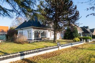 TE KOOP in EEKLODeze charmante villa, gelegen in Balgerhoeke (Eeklo), biedt alles wat u nodig heeft om uw droomwoning te realiseren.Bij binnenkomst...