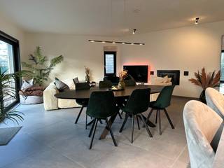 Interesse? Druk op "<strong>ik stel me kandidaat</strong>" of kopieer volgende link https://m3-zwijndrecht.mijnhuurprofiel.be/property/5deb464f-5643-41c3-bdec-3be3a0f3acc6 en vul al je gegevens is. Wij contacteren je zo snel mogelijk op voor een afspraak te maken.<br /><br />Op zoek naar een <strong>gemeubeld appartement</strong> vlakbij invalswegen naar Sint-Niklaas, Gent en Antwerpen? Kom dan snel eens langs in de Gentse Baan 51 b4, 9100 Sint-Niklaas. <strong>OPGELET: dit appartement is beschikbaar voor korte duur va</strong><strong>naf 01/10/2026 tot 31/05/2027.</strong><br /><br />Het appartement is recent gerenoveerd. Zo zijn de ramen, keuken, badkamer en vloeren volledig vernieuwd geweest.<br />Je komt binnen in de lichtrijke en ruime <strong>woonkamer</strong>. Deze geeft toegang tot de <strong>tuin</strong>. De moderne<strong> open keuken</strong> is voorzien van kookvuur, lavabo, vaatwasser, combi-stoomoven en quooker kraan.<br />Verder is er nog een<strong> badkamer </strong>met douche, lavabomeubel en infraroodverwarming. De<strong> slaapkamer</strong> is uitgerust met ingemaakte kasten en een twee persoonsbed. In de berging vind je de aansluitingen voor wasmachine en droogkast.<br /><br /><u><strong>EXTRA:</strong></u>
<ul>
<li>Overal zijn elektrisch bedienbare rolluiken.</li>
<li>Airco voorzien in de woonkamer</li>
<li>Pelletkachel in de woonkamer</li>
<li>De <strong>garage</strong> zit in de huurprijs inbegrepen.</li>
</ul>
<u><strong>KOSTEN:</strong></u><br />Huur: 950 euro/maand + 250 euro/maand (nutsvoorzieningen en inboedel)<br />Waarborg: 3 maanden huur<br />Plaatsbeschrijving: 270 euro per partij<br /><br />EPC: 199 kWh/m<sup>2</sup>jaar, UC: 2752844