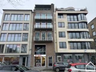 Dit 1-slaapkamerappartement is gelegen aan het Colaertplein, recht tegenover het station van Ieper. Het appartement bevindt zich op de...