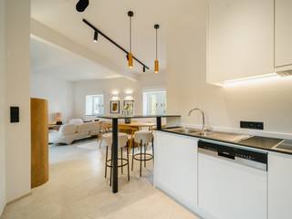 Nestled in a vast park of over 2 hectares with century-old trees, this charming residence offers ± 206 m² of character and elegance, plus an annex...