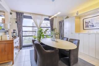 Layout: Floor 1 (accessible by lift or stairs):- entrance hall- guest toilet with hand washer- living and dining room (approx. 28m²)- first...