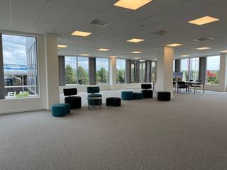 Fantastisch gelegen kantoorruimte te koop in Zen-Park van 556 m² vlakbij op- en afrit 17. Het gebouw geniet een ideale zichtlocatie vanaf de R0 en...