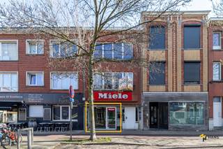 Diksmuidelaan 208 - Berchem Handelsgelijkvloers (86 m²) met mogelijkheden in BerchemOp de Diksmuidelaan in Berchem bevindt zich dit...