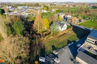 Op een prachtige locatie te Heist-op-den-berg bevindt zich deze bouwgrond van 1.255 m² voor een open bebouwing. U geniet hier van een zeer goede ligging met uitzicht op het achterliggend agrarisch gebied, alsook in de nabijheid van winkels, scholen en het openbaar vervoer. <br /><br />Deze bouwgrond biedt verschillende stedenbouwkundige mogelijkheden. De render geeft een indicatieveweergave van een mogelijke woning volgens de geldende bouwvoorschriften conform de verkaveling (lot 1).<br /><br />Voornaamste bouwvoorschriften:<br />- Bouwgrond voor open bebouwing<br /><span>- Enkel eengezinswoning (met inbegrip van zorgwoning toegelaten).</span><br /><span>- Functies complementair aan het wonen, zoals kantoorfunctie, vrij beroep, dienstverlening, zijn toegelaten.</span><br /><span>- Max. kroonlijsthoogte is 7 m.</span><br /><span>- Dahelling tussen 10° en 60°.</span><br /><span>- Bouwdiepte 17m.</span><br /><span>- Garage in de zijtuinstrook toegelaten.</span><br /><span>- Bijgebouw is toegelaten.</span><br /><br /><span>Dit is een uitstekende opportuniteit als u op zoek bent naar een bouwgrond voor een open bebouwing op een toplocatie. Contacteer ons voor meer informa</span>tie op 0472/22.12.41 of neem een kijkje op www.boonstravastgoed.be . <br /><br />Bijzonderheden:<br />- Perceel = 1.255 m²<br />- Open bebouwing <br />- Prachtige ligging