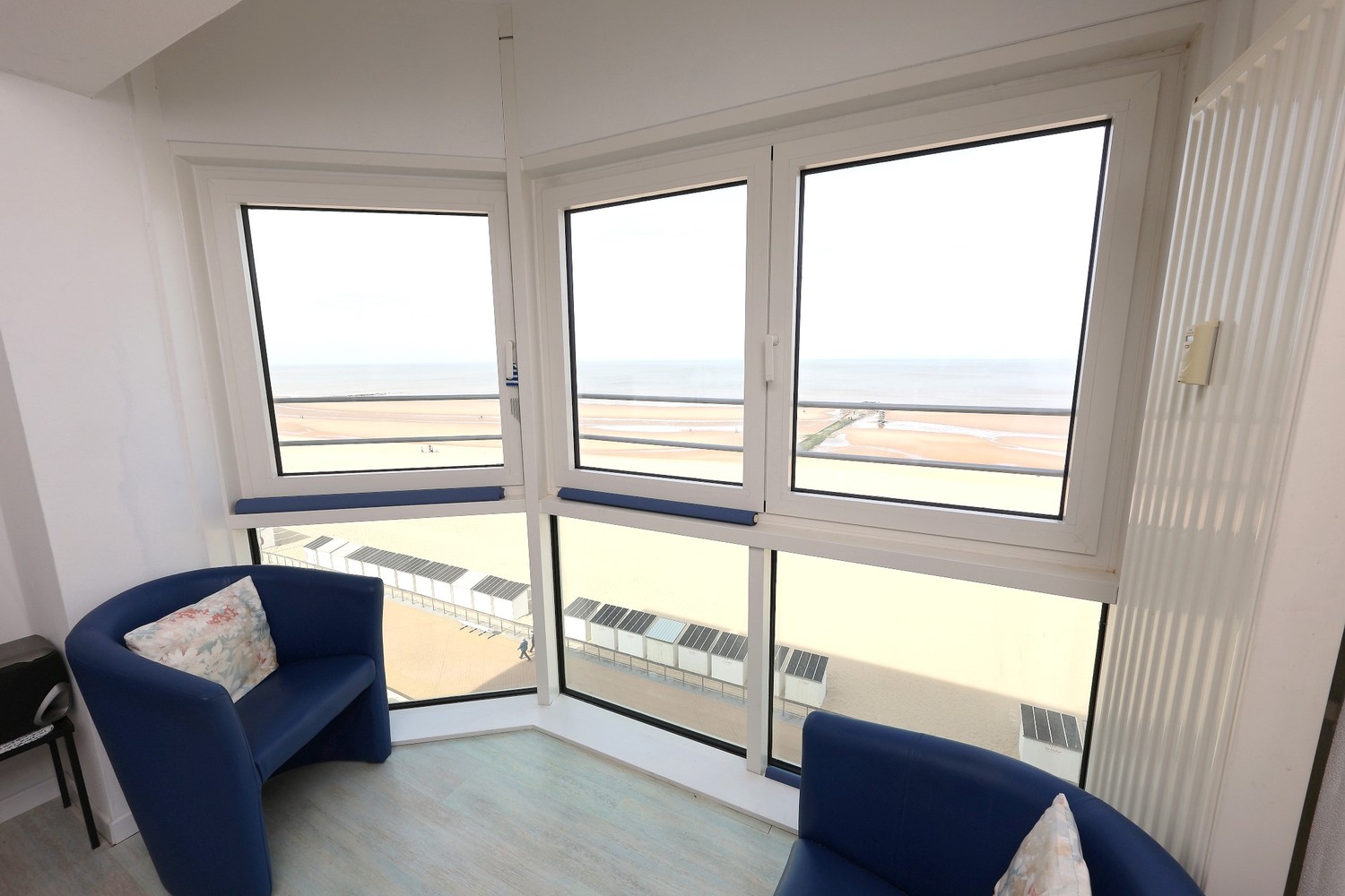 Mooi appartement met 1 slaapkamer en schitterend zeezicht in Mariakerke ! - foto 4