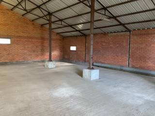 Gunstig gelegen loods/opslagruimte met een oppervlakte van 306 m² ,Toegang via een dubbele schuifpoort. De loods is onmiddellijk...
