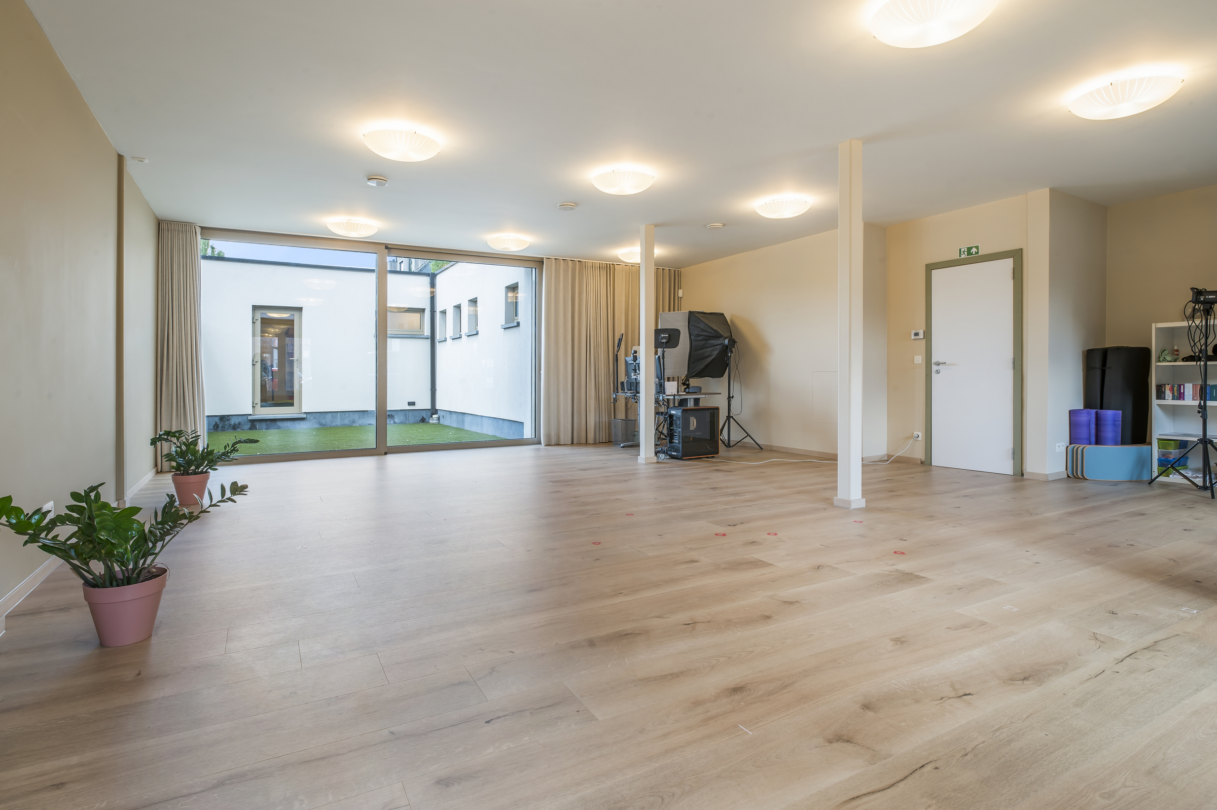 Uitstekend gelegen handelspand met parking nabij centrum! - foto 3