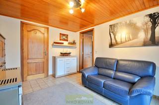 Deze charmante woning geniet van een uitstekende locatie, die rust en comfort combineert. Landelijk gelegen met vanuit de keuken een prachtig zicht...