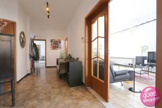 UNIEK GELIJKVLOERSAPPARTEMENT van 173 m² IN HARTJE STAD met 2 SLAAPKAMERS en ROYAAL TERRASUitzonderlijk ruim appartement met karakter in het...