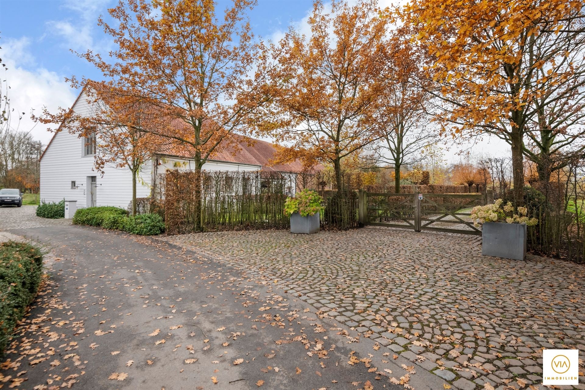villa met burelen en opslagruimte-vernieuwde staat - foto 3