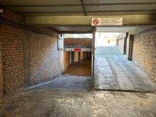 Een ruime garagebox in de Residentie Veronica gelegen in Mariakerke en is momenteel verhuurd. Verhoog de waarde van uw appartement en investeer in...