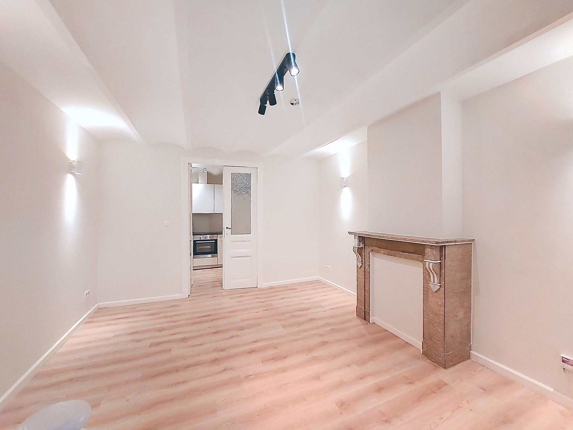 Appartement te huur in Charleroi met 1 slaapkamer - foto 4