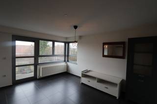 INDELINGInkomhal, woonkamer met toegang tot het terras achteraan, open keuken met formica aanbouwkeuken met spoeltafel met 1 spoelbak, keramische...