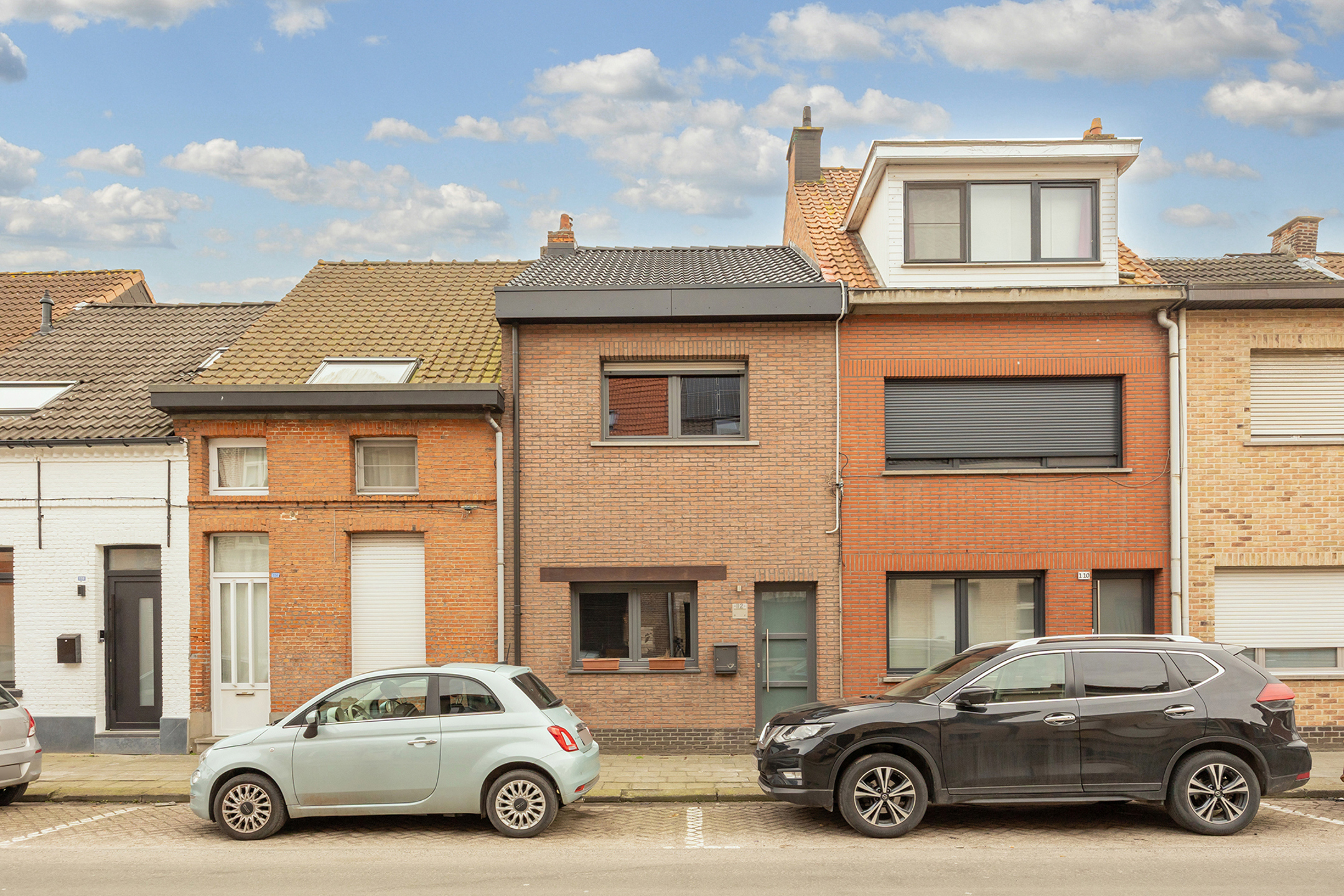 Deels te renoveren rijwoning met 3 slpk, tuin en garage - foto 2