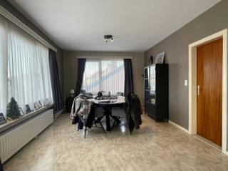 Dit appartement op de tweede verdieping is gelegen in Beerse, op een rustige locatie met vlotte verbinding en nabij het centrum. U betreedt het...