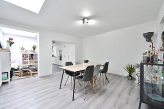 Deze charmante en instapklare woning bevindt zich in een rustige, doodlopende en kindvriendelijke straat, terwijl alle dagelijkse...
