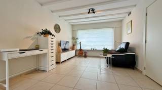 Deze charmante woning is rustig gelegen en toch vlakbij alle voorzieningen, winkels, scholen,... Ideaal voor wie comfortabel wil wonen op een...