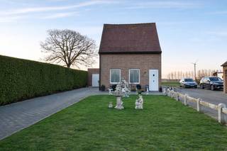 Met een perceeloppervlakte van 850m², een bruikbare vloeroppervlakte van 210m² en een zonnige tuin op het zuiden, is dit de ideale woning voor...