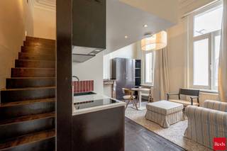 ENKEL BEZOEKEN MOGELIJK DOOR ONDERSTAANDE LINK VOLLEDIG EN CORRECT IN TE VULLEN:<br />mijnhuurprofiel.be<br /><br />Ontdek dit moderne en comfortabele co-housing project in Antwerpen, bestaande uit 12 stijlvolle studio’s vanaf ca. 28 m². Elke studio beschikt over een eigen kitchenette en privatief sanitair, waardoor je geniet van zowel privacy als het sociale karakter van samen wonen.<br /><br />Naast je eigen studio krijg je toegang tot tal van aantrekkelijke gemeenschappelijke faciliteiten. Zo is er een volledig uitgeruste gemeenschappelijke keuken, een ruime en gezellige leefruimte, een eetruimte en een co-working area – ideaal voor thuiswerkers. Verder kan je ontspannen in de gemeenschappelijke tuin en gebruikmaken van de praktische wasruimte.<br /><br />Alle studio’s zijn volledig gemeubeld en instapklaar, zodat je meteen comfortabel kan wonen zonder extra zorgen.<br /><br />De huurprijs bedraagt €1.195 per maand (all-in) en omvat:<br />- Elektriciteit, gas en water<br />- Internet<br />- Wekelijkse schoonmaak<br />- Meubilair<br />- Netflix<br />- Community events<br />- Gebruik van alle gemeenschappelijke ruimtes<br /><br />Interesse? Neem rechtstreeks contact met ons op voor meer informatie over de beschikbare units of om een bezichtiging ter plaatse in te plannen.<br /><br />Wonen in Antwerpen was nog nooit zo zorgeloos én aangenaam!