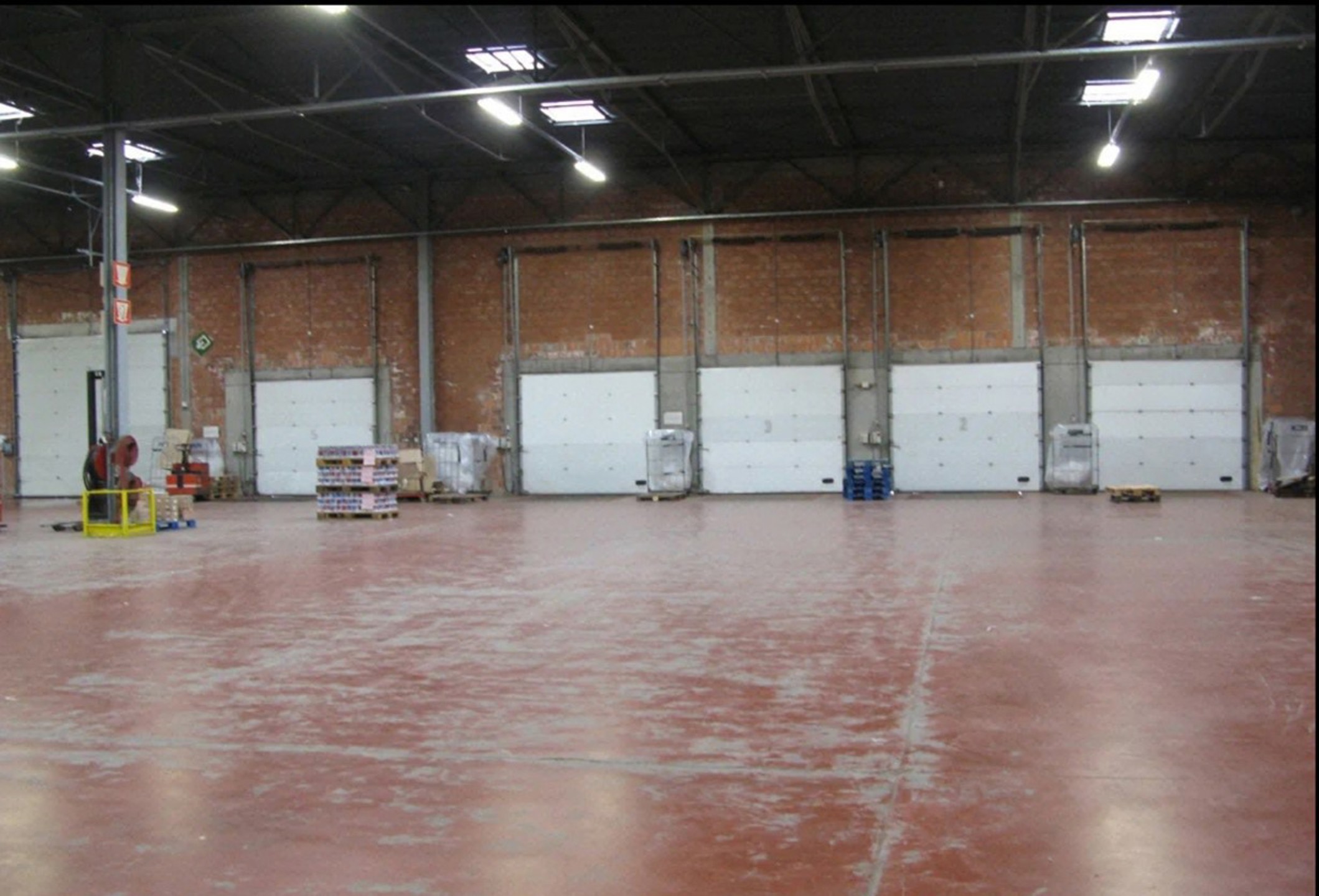 Magazijn met 5 loskades - foto 2