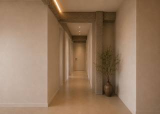 <h2><span>LUXE DUPLEX APPARTEMENT </span></h2><h2><span>MET ROYALE TERRASSEN, UNIEK SKYLINEZICHT MET PANORAMISCH ZICHT</span></h2><h2><span>OP TOPLOCATIE AAN HET EILANDJE</span></h2><p><span>Op een Toplocatie aan het </span><span>Eilandje te Antwerpen</span><span>, bevindt zich deze uitzonderlijke duplex. </span></p><p><span>Een woonst waar architectuur, ruimte en verfijning samenkomen, met als absolute troef de </span><span>royale terrassen aan zowel de voor- als achterzijde met zicht op de Antwerpse Skyline</span><span>.</span></p><p><span>Zachte aardetinten, warme houtaccenten en zichtbare betonnen structuur-elementen creëren een tijdloze en serene sfeer.</span></p><h3><span>4e VERDIEP: Comfort in rust en ruimte</span></h3><p><span>Hier bevindt zich de </span><span>royale leefruimte</span><span>, waar grote raampartijen voor een overvloed aan natuurlijk licht zorgen. De open architectuur en warme materialen geven deze ruimte een uitgesproken karakter.</span></p><p><span>De</span><span> 2 slaapkamers</span><span> hebben een gedeeld terras en bieden een rustige sfeer. De </span><span>badkamer </span><span>werd in dezelfde stijl afgewerkt, met een dubbele wastafel. </span><span>Apart gastentoilet.</span></p><h3><span>5e VERDIEP: Koken, tafelen en genieten</span></h3><p><span>Via de </span><span>interne trap </span><span>naar de bovenste verdieping, bevindt zich de </span><span>ruime open keuken en eetruimte</span><span>. Aanpalend een </span><span>Riante bergruimte</span><span> voorzien en </span><span>apart gastentoilet.</span></p><p><span>Maatwerkkeuken van de gespecialiseerde keuken- en kastenbouwer MANAS, </span><span>deze combineert lichte houten fronten met hoogwaardige werkbladen, geïntegreerde toestellen en een royaal kookeiland.</span></p><p><span>De keuze om de keuken op de bovenste verdieping onder te brengen, komt hier volledig tot zijn recht. Vanuit deze ruimte is er een directe verbinding met de buitenruimte, waardoor koken en tafelen naadloos overgaan in het buitenleven. </span></p><p><span>De duplex beschikt over </span><span>ruime terrassen aan zowel de voor- als achterzijde</span><span>. Hierdoor kunt u op verschillende momenten van de dag van zon, rust en uitzicht genieten. Er is meer dan voldoende plaats voor zowel een volwaardige eettafel en loungegedeelte.</span></p><p><span>Met de Antwerpse daken en skyline als decor vormen de terrassen een uitzonderlijke plek voor lange zomeravonden, diners met vrienden of simpelweg een rustig moment boven de stad.</span></p><p><span>Het Eilandje, het MAS, de Scheldekaaien en het historische centrum</span><span> bevinden zich op wandelafstand, terwijl u thuis geniet van ruimte, privacy en uitzonderlijke buitenruimte. </span></p><p><span> </span></p><p><span>MOGELIJKEHEID AANKOOP DUBBELE AUTOSTAANPLAATS.</span></p><p><span>MOGELIJKHEID AANKOOP PRIVATIEVE KELDER(S) €8.250 - €12.000 gaande van 12M² - 18M²</span></p><p><span> </span></p><p><span>TROEVEN:</span></p><ul><li><span>Hoogwaardige materialen</span></li><li><span>LIFT met uitgang op verdiep en in het appartement zelf, ook tot -1</span></li></ul><ul><li><span>Zicht op groen (straatkant)</span></li><li><span>Breed en Lichtrijk appartement</span></li><li><span>Gemeenschappelijke fietsenberging</span></li><li><span>Nabij Eilandje, Winkels, Restaurants, Uitvalswegen, Fitness Centra, ... </span></li></ul><ul><li><span>Mobiscore 9,5/10</span></li><li><span>Volledig instapklaar (Nieuwbouw staat)</span></li><li><span>Toplocatie</span></li><li><span>Keuzemogelijkheden Keuken en Badkamer (mogelijk in deze fase)</span></li><li><span>EPC label A</span></li><li><span>Privatieve Zonnepanelen 1500Wp</span></li></ul><p><span> </span></p><p><span>Een zeldzame duplex die het gevoel van een stadswoning combineert met het comfort van een hoogwaardig appartement: royale leefruimtes beneden, koken en tafelen boven, twee prachtige terrassen en Antwerpen als decor.</span></p><p><span> </span></p><p><span> </span></p><p><span> </span></p>